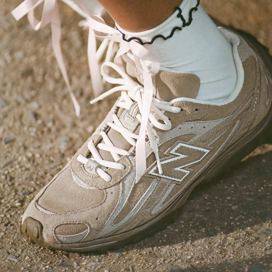 Idealny sneakersy na jesień, które pasują do każdej stylizacji